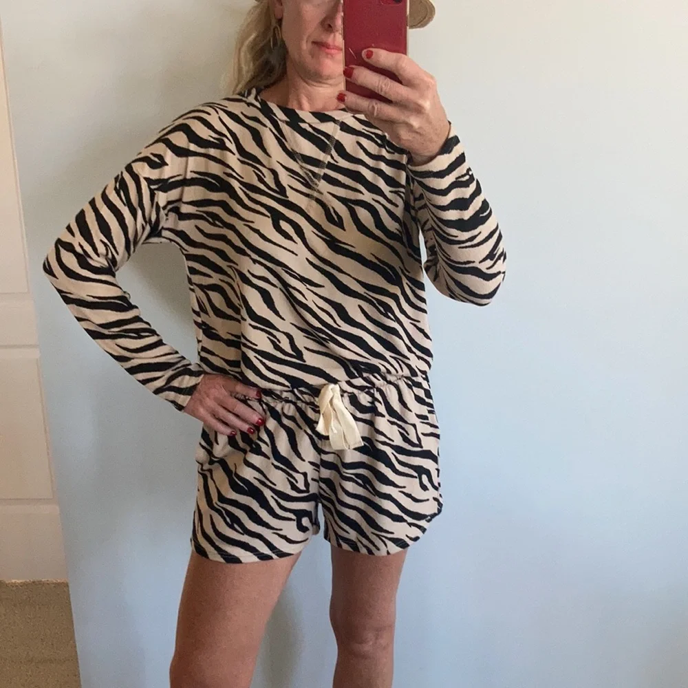 Animal Print 2 Piece Lounge Set - Picture 2 of 9